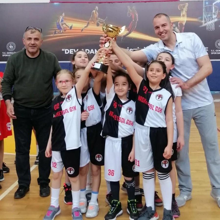 Hasketbol U-10 Kız Takımı Namağlup Şampiyon Oldu