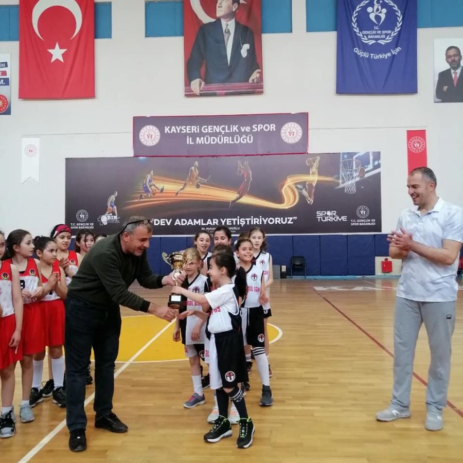Hasketbol U-10 Kız Takımı Namağlup Şampiyon Oldu