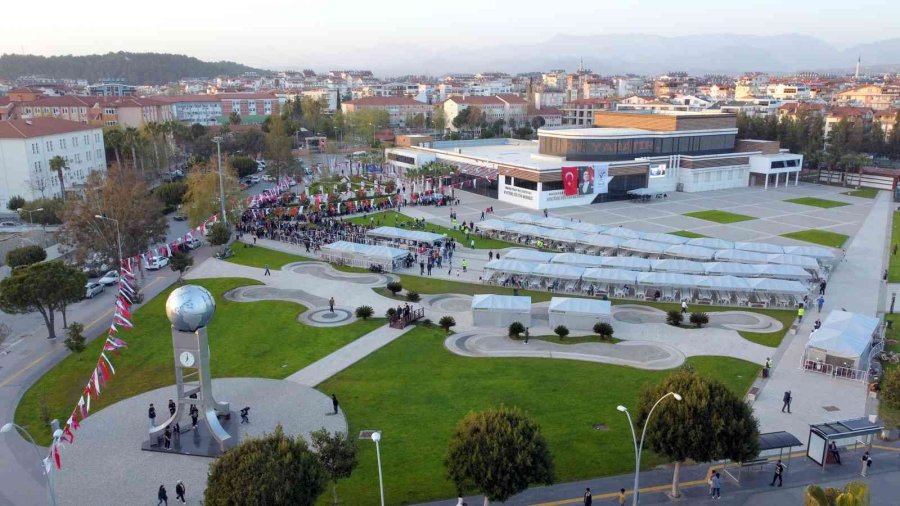 Manavgat’ta 5 Bin Kişi Aynı Anda İftar Açtı