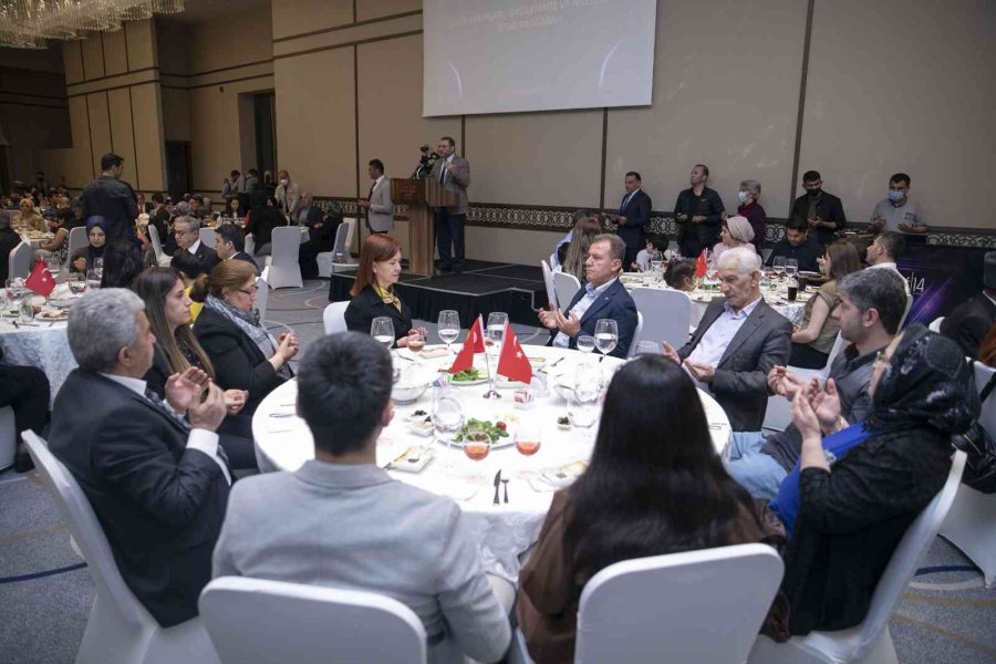 Vali Su, Şehit Yakınları Ve Gazilerle İftarda Buluştu