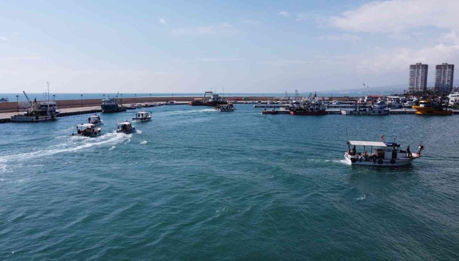 Akdeniz’de Balıkçılar Sezonu Erken Kapatmaya Başladı