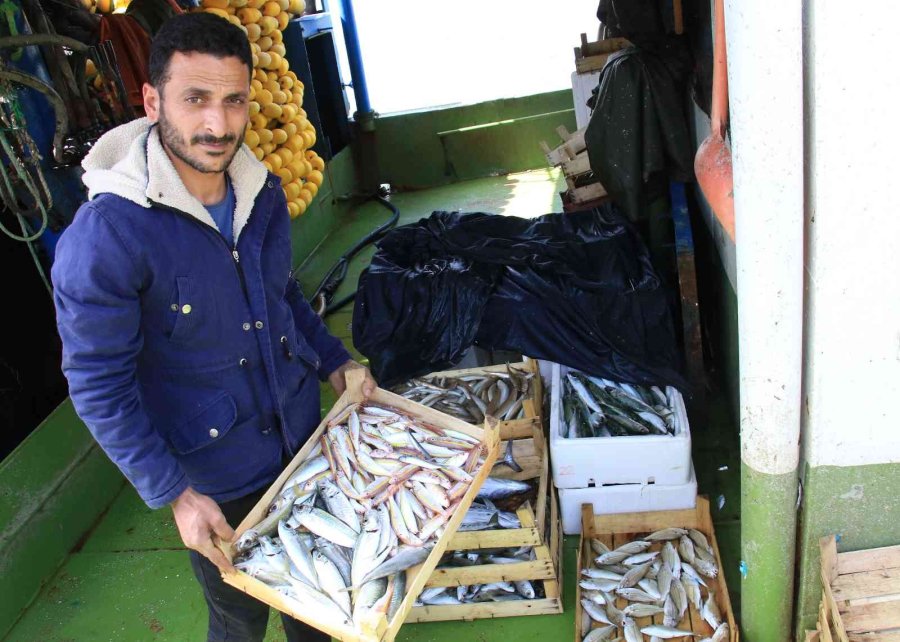 Akdeniz’de Balıkçılar Sezonu Erken Kapatmaya Başladı