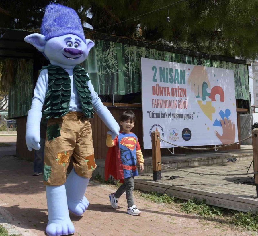 Muratpaşa’da Balonlar Otizmde Farkındalık İçin Havalandı