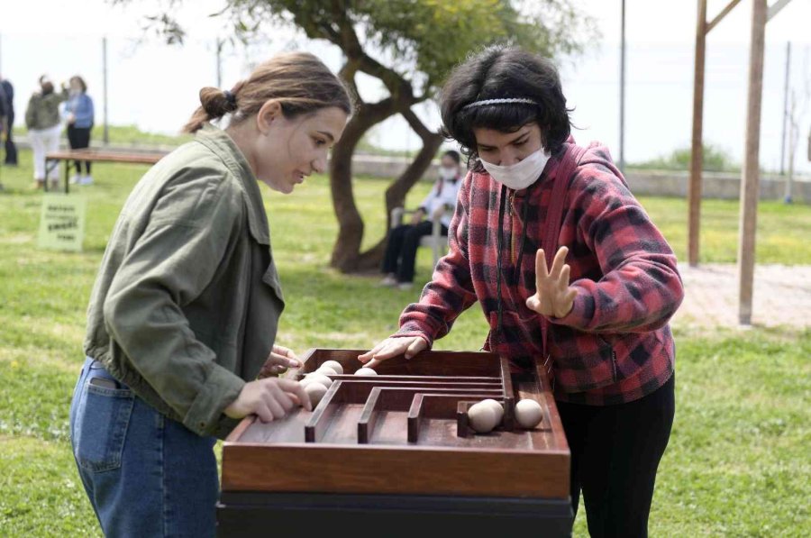 Muratpaşa’da Balonlar Otizmde Farkındalık İçin Havalandı