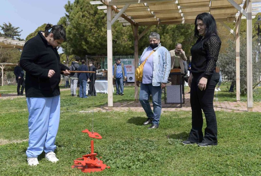 Muratpaşa’da Balonlar Otizmde Farkındalık İçin Havalandı