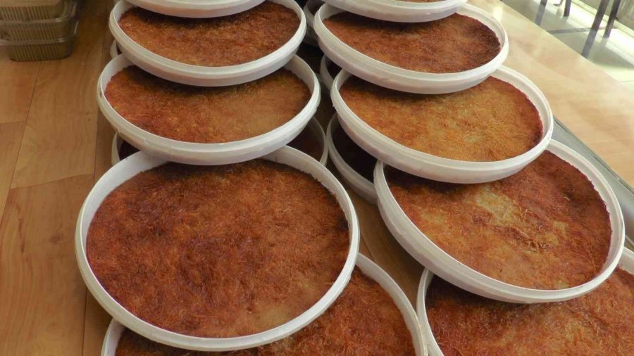 Ramazanın Vazgeçilmezi Kadayıf Tezgahları Süslüyor