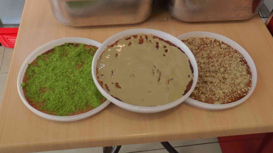 Ramazanın Vazgeçilmezi Kadayıf Tezgahları Süslüyor