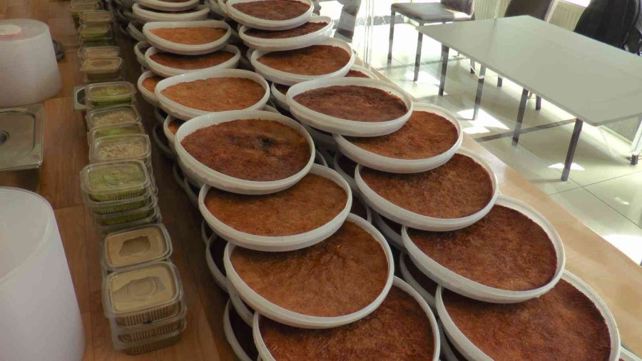 Ramazanın Vazgeçilmezi Kadayıf Tezgahları Süslüyor