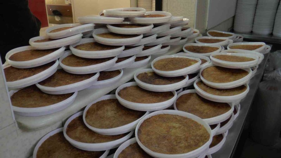 Ramazanın Vazgeçilmezi Kadayıf Tezgahları Süslüyor