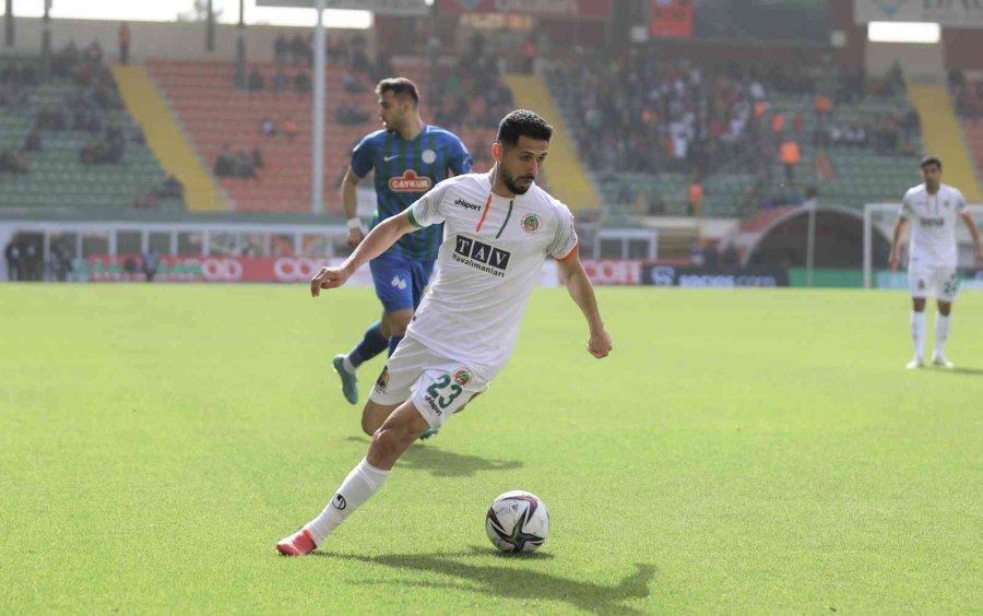 Spor Toto Süper Lig: A. Alanyaspor: 1 - Çaykur Rizespor: 0 (ilk Yarı)