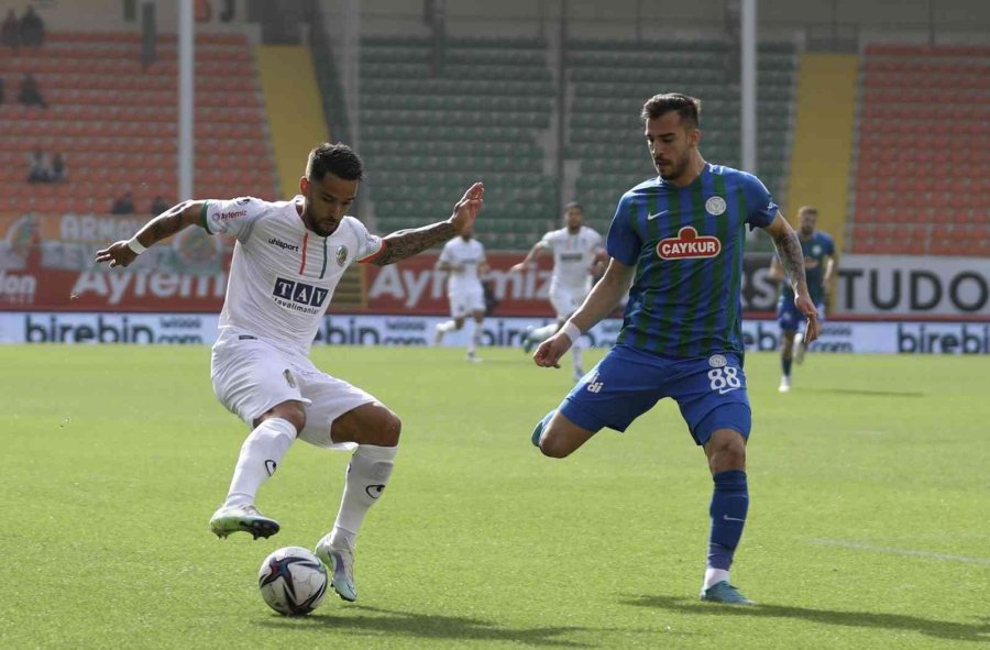 Spor Toto Süper Lig: A. Alanyaspor: 1 - Çaykur Rizespor: 0 (ilk Yarı)