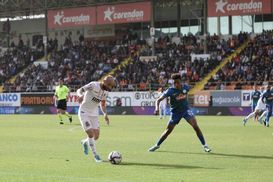 Spor Toto Süper Lig: A. Alanyaspor: 1 - Çaykur Rizespor: 0 (ilk Yarı)