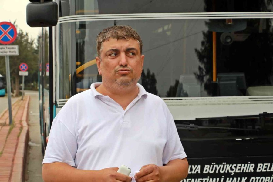 Yolcuyla Tartışıp ‘şoförden Olmayanlar İnsin’ Diyen Şoför: “geldiğimde Otobüs Bomboştu”