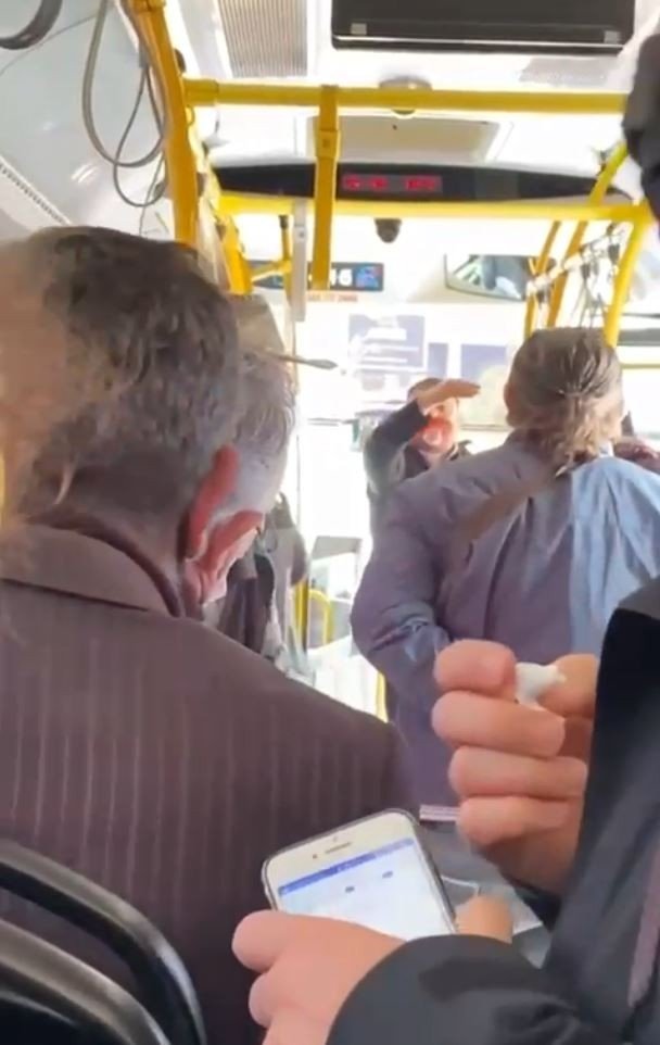 Yolcuyla Tartışıp ‘şoförden Olmayanlar İnsin’ Diyen Şoför: “geldiğimde Otobüs Bomboştu”