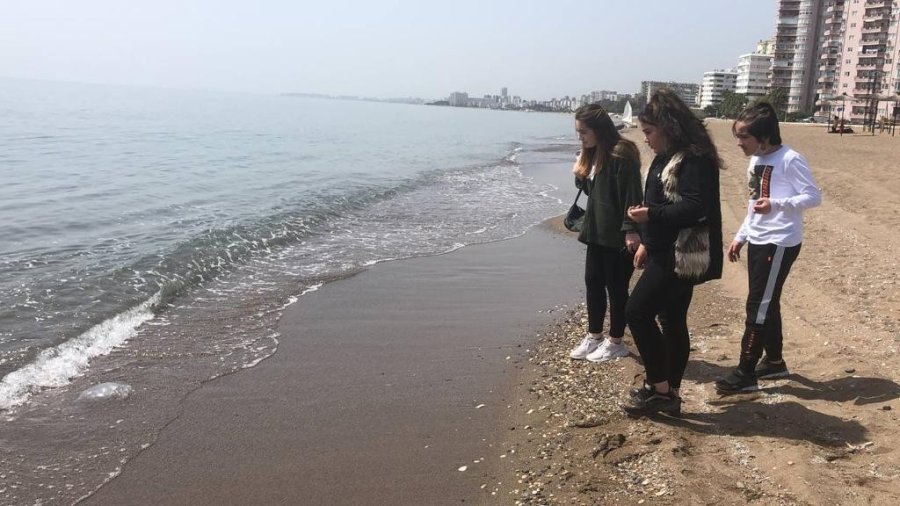 Kıyının Her Yerinde, Dokunanı Yakıyor