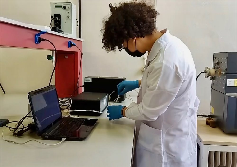 Güzel Sanatlar Öğrencisi Kekik Yağından Elektrik Üretti