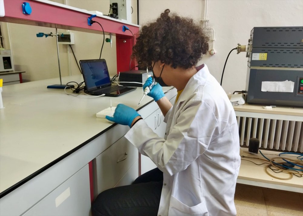 Güzel Sanatlar Öğrencisi Kekik Yağından Elektrik Üretti