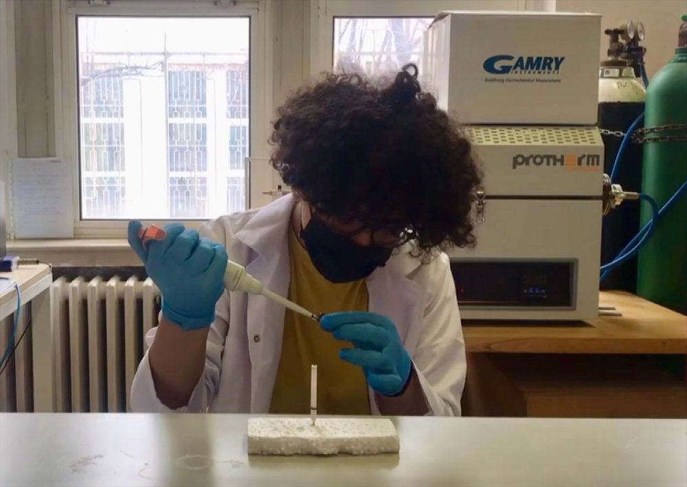 Güzel Sanatlar Öğrencisi Kekik Yağından Elektrik Üretti