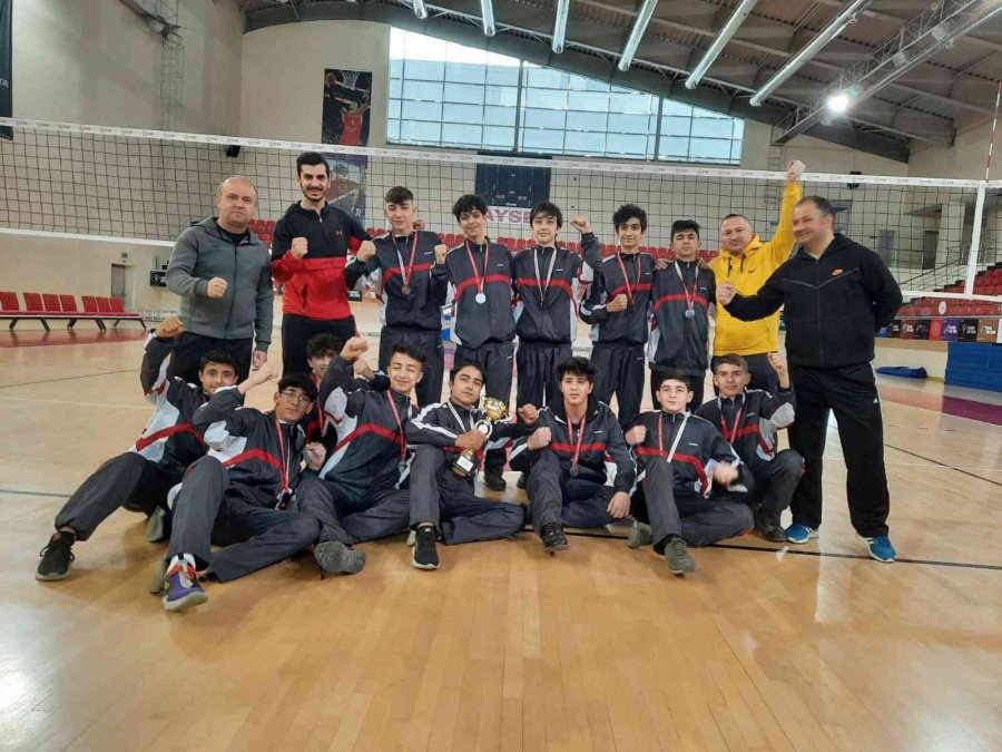 Hürriyet Mtal Kupalara Ambargo Koydu