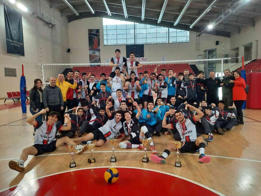 Hürriyet Mtal Kupalara Ambargo Koydu