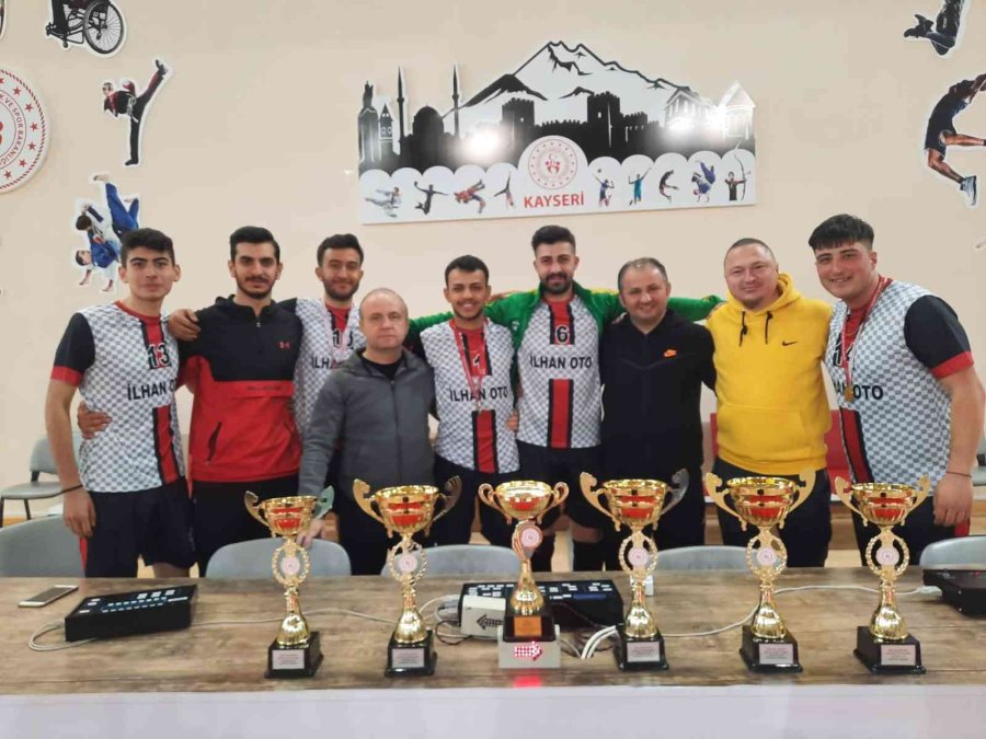 Hürriyet Mtal Kupalara Ambargo Koydu