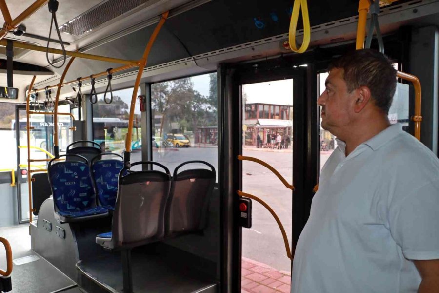 Yolcuyla Tartışıp ‘şoförden Olmayanlar İnsin’ Diyen Şoför: “geldiğimde Otobüs Bomboştu”