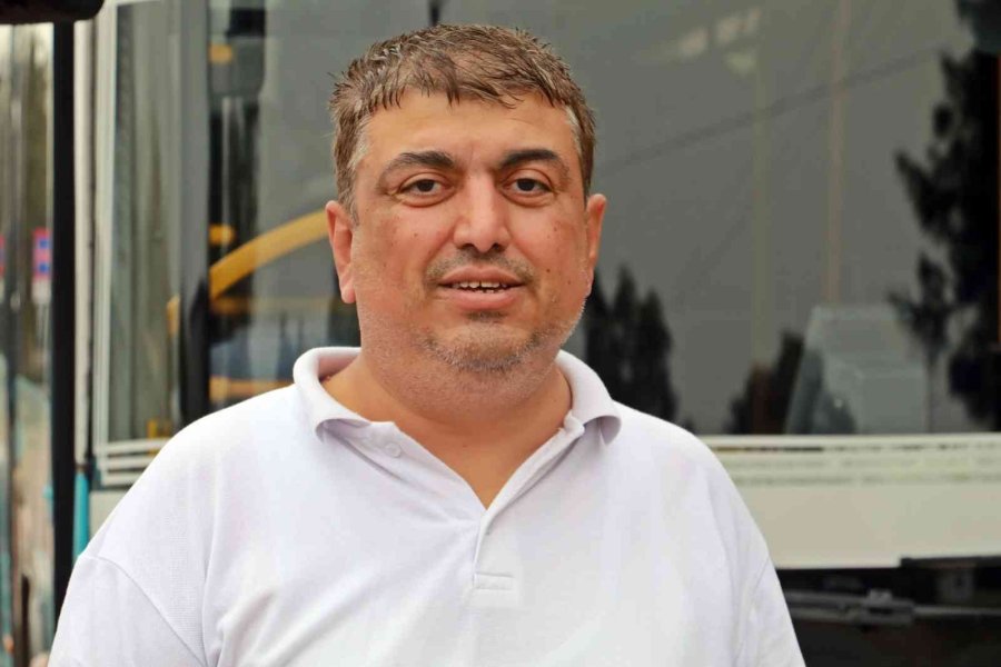 Yolcuyla Tartışıp ‘şoförden Olmayanlar İnsin’ Diyen Şoför: “geldiğimde Otobüs Bomboştu”