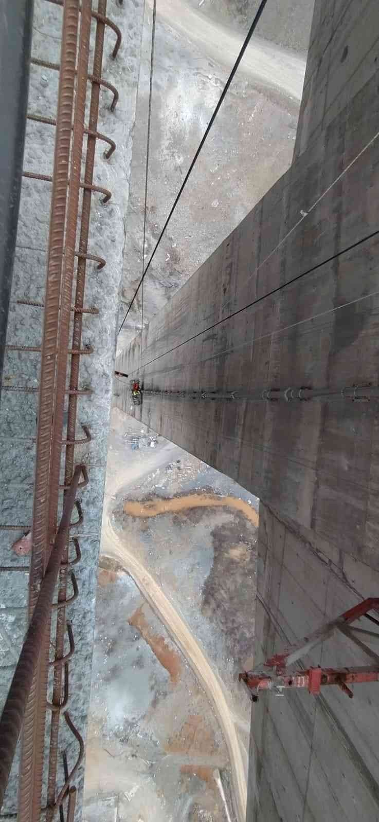 Viyadük İnşaatında Asansörde Mahsur Kalan İşçileri İtfaiye Kurtardı