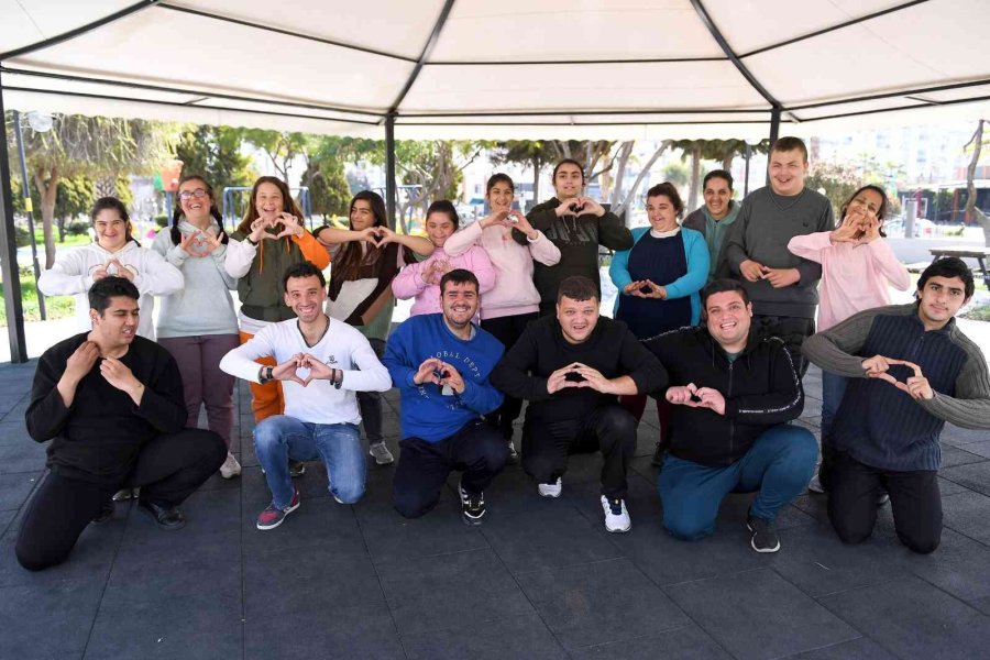 Özel Bireylere Halk Oyunları Kursu