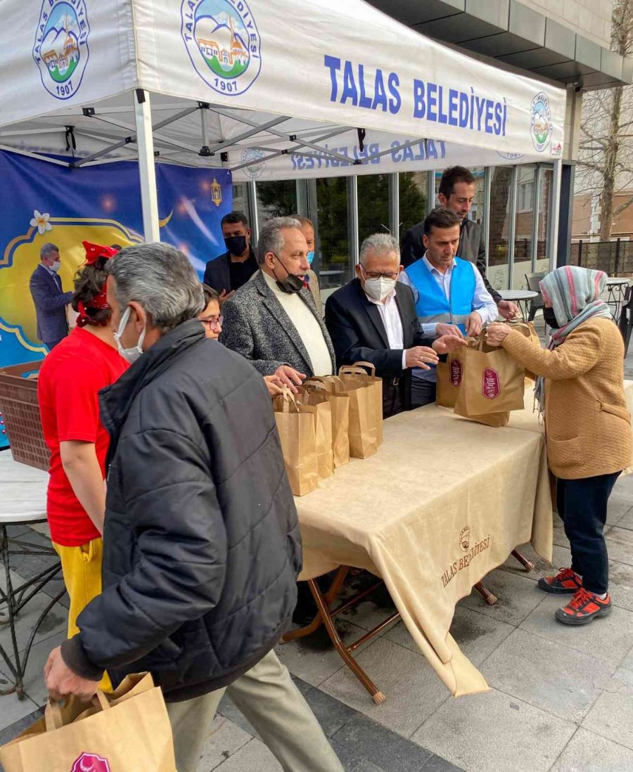 Talas’ta “biz Pişirelim Siz Ulaştırın” Uygulaması Devam Ediyor