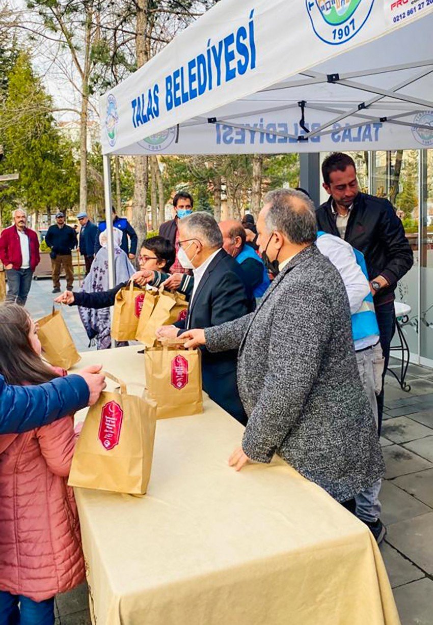 Talas’ta “biz Pişirelim Siz Ulaştırın” Uygulaması Devam Ediyor