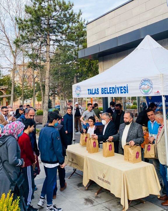 Talas’ta “biz Pişirelim Siz Ulaştırın” Uygulaması Devam Ediyor
