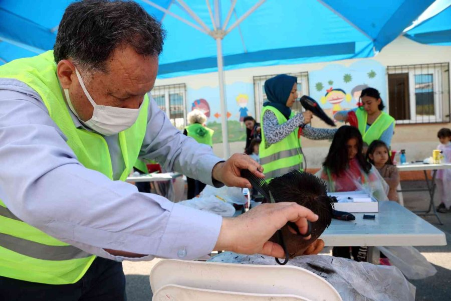 Kırsaldaki Öğrencilere Ücretsiz Berber Ve Kuaför