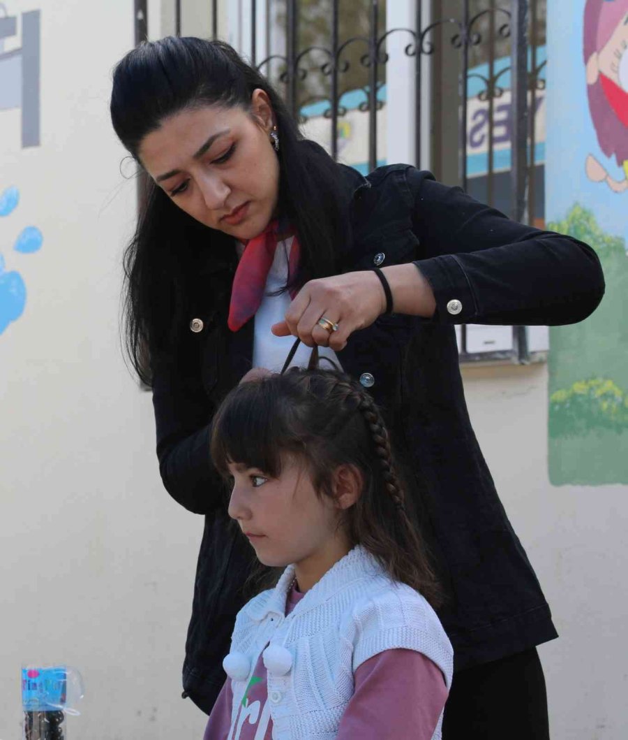 Kırsaldaki Öğrencilere Ücretsiz Berber Ve Kuaför