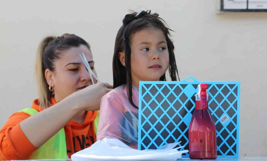 Kırsaldaki Öğrencilere Ücretsiz Berber Ve Kuaför