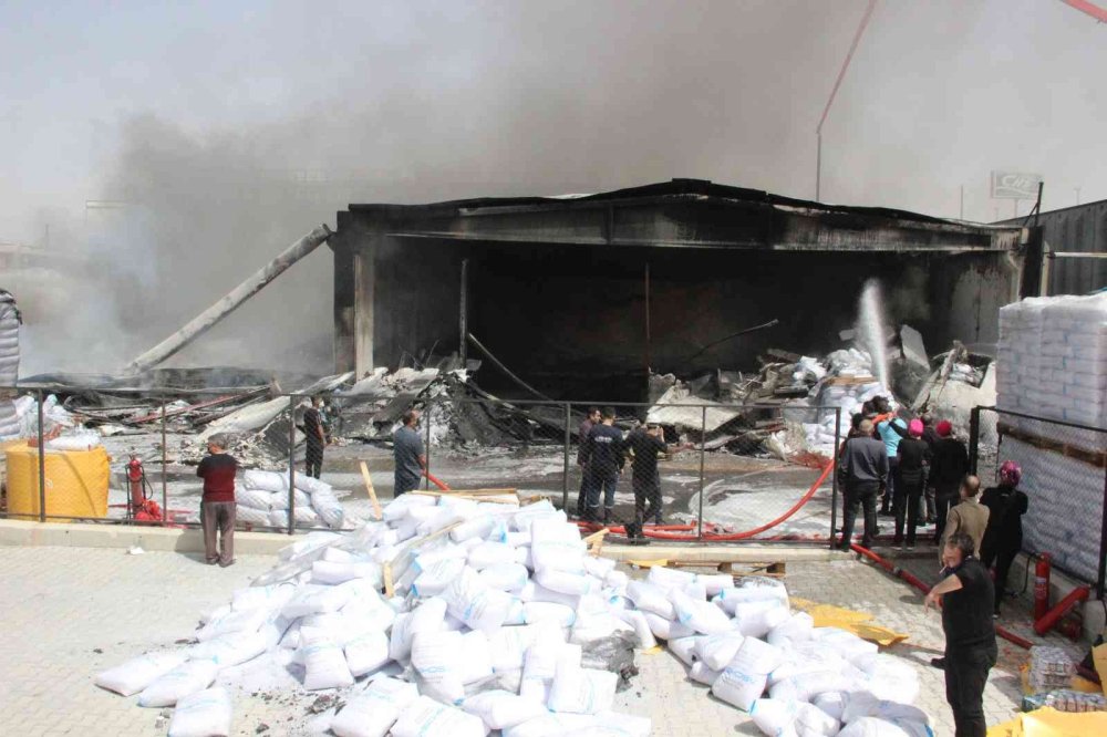 Karaman’da Çıkan Fabrika Yangını Söndürüldü