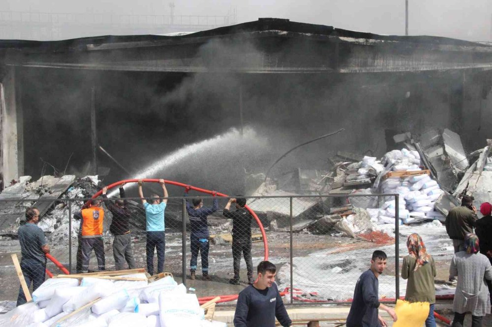 Karaman’da Çıkan Fabrika Yangını Söndürüldü