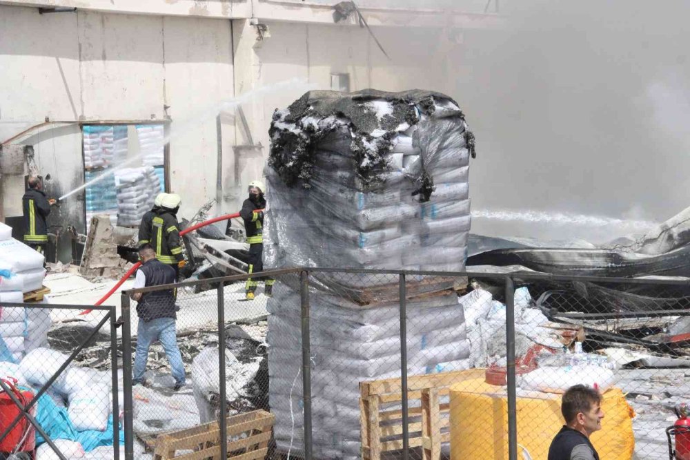 Karaman’da Çıkan Fabrika Yangını Söndürüldü