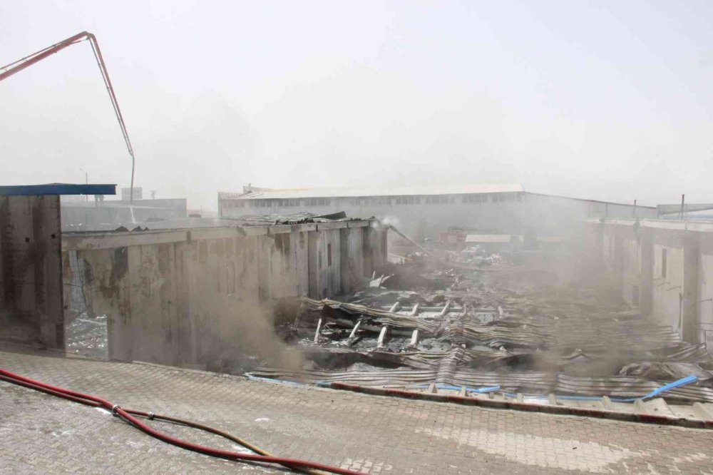 Karaman’da Çıkan Fabrika Yangını Söndürüldü