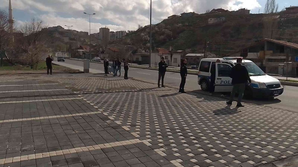 Kayseri'de 11. Kattan Düşen Genç Kız Ağır Yaralandı