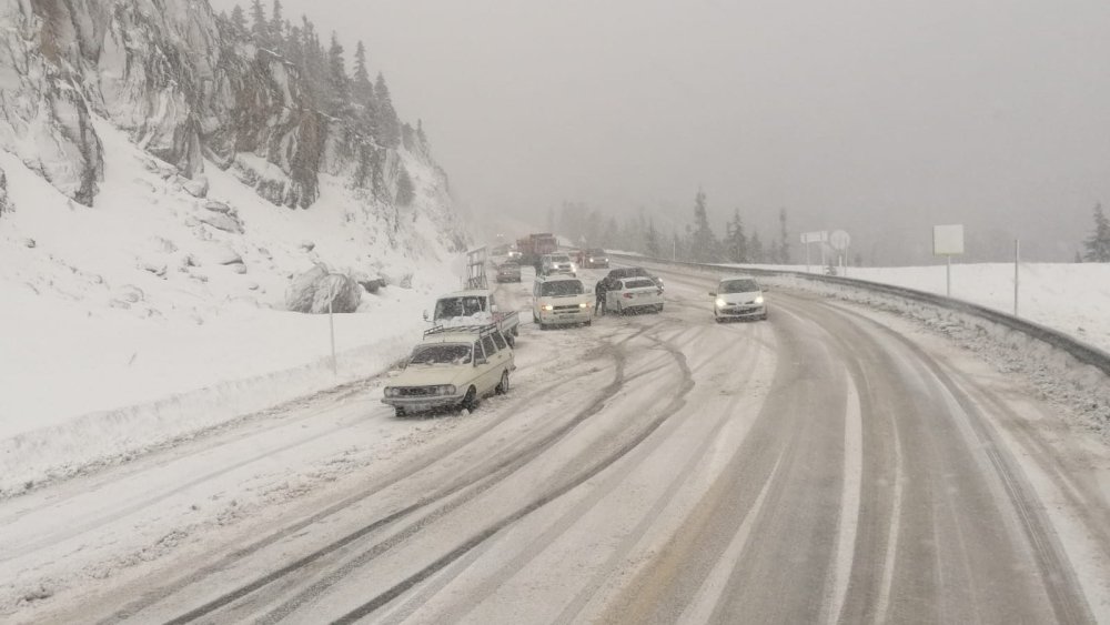 Konya Antalya Yolunda Kar Yağışı