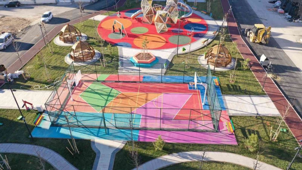 Aksaray’da Parklara 19 Yeni Çok Amaçlı Spor Sahası Yapıldı