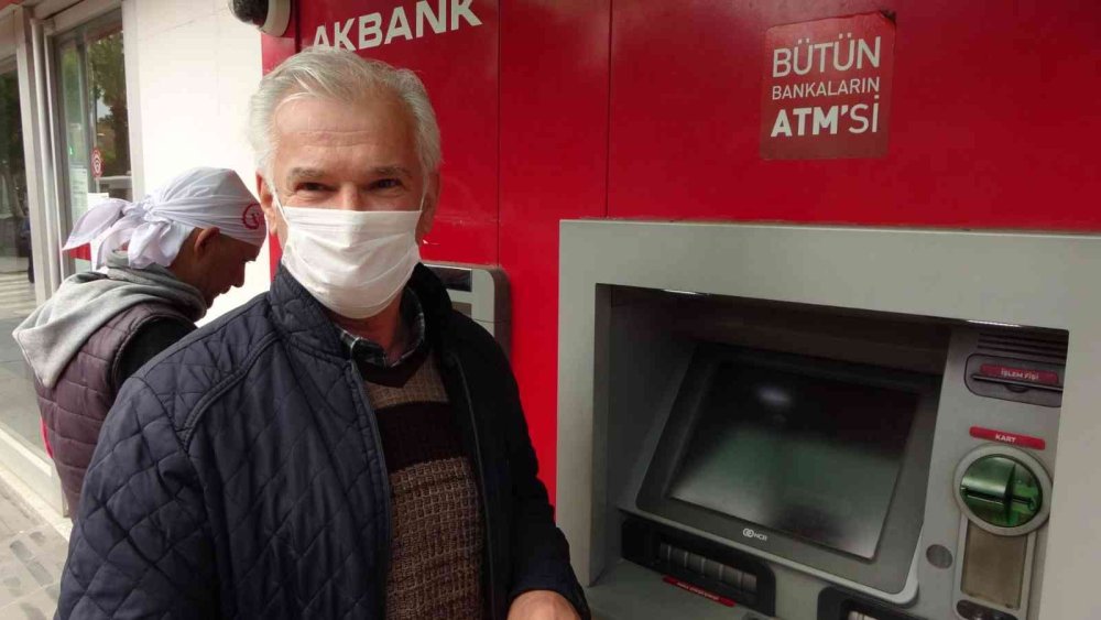 Antalya'da ATM'de Unutulan Para Teslim Edildi