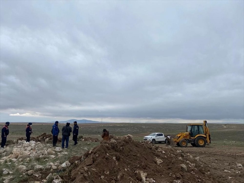 Eskişehir'de Arkeolojik Sit Alanında Kaçak Kazı Yapan 2 Şüpheli Yakalandı