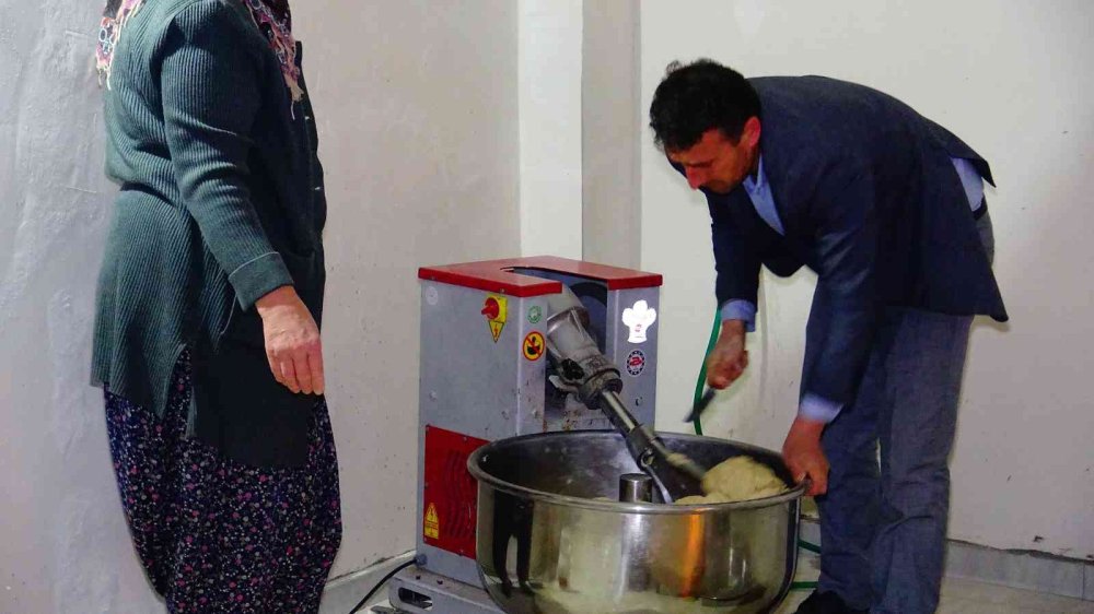 Karaman Hayırsever Muhtarı Taktir etti