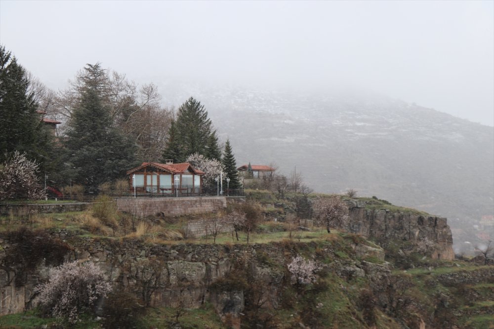Kayseri Ve Niğde'ye Kar Yağdı