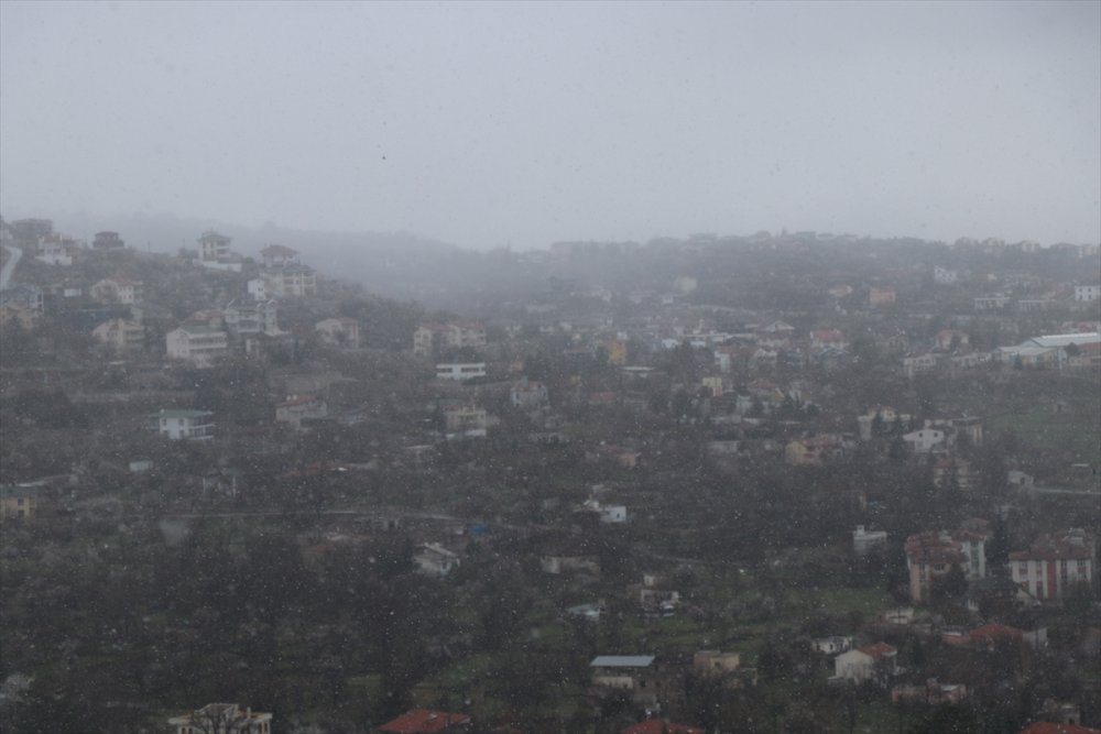 Kayseri Ve Niğde'ye Kar Yağdı