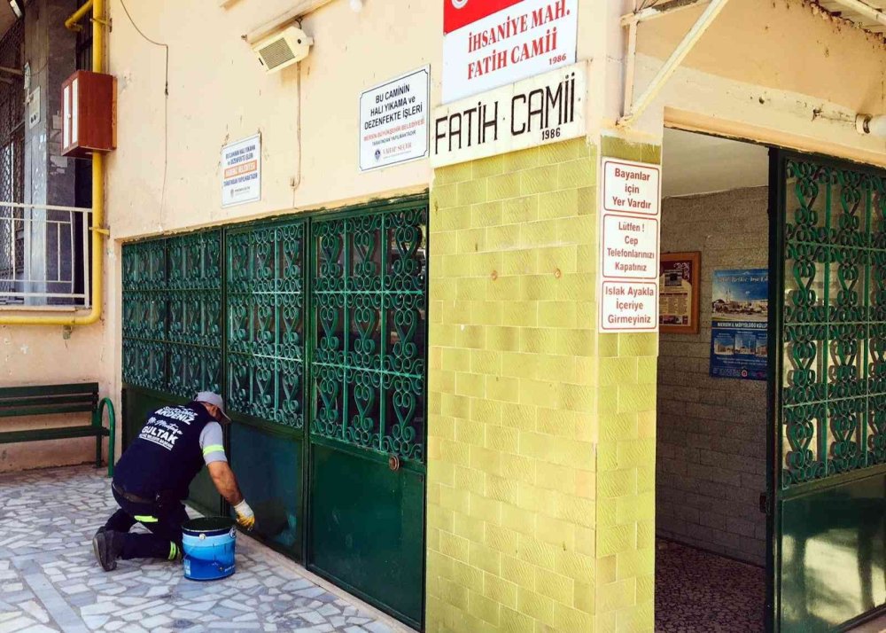 Akdeniz’de Sokaklar Ve Parklarda Bahar Çalışmaları