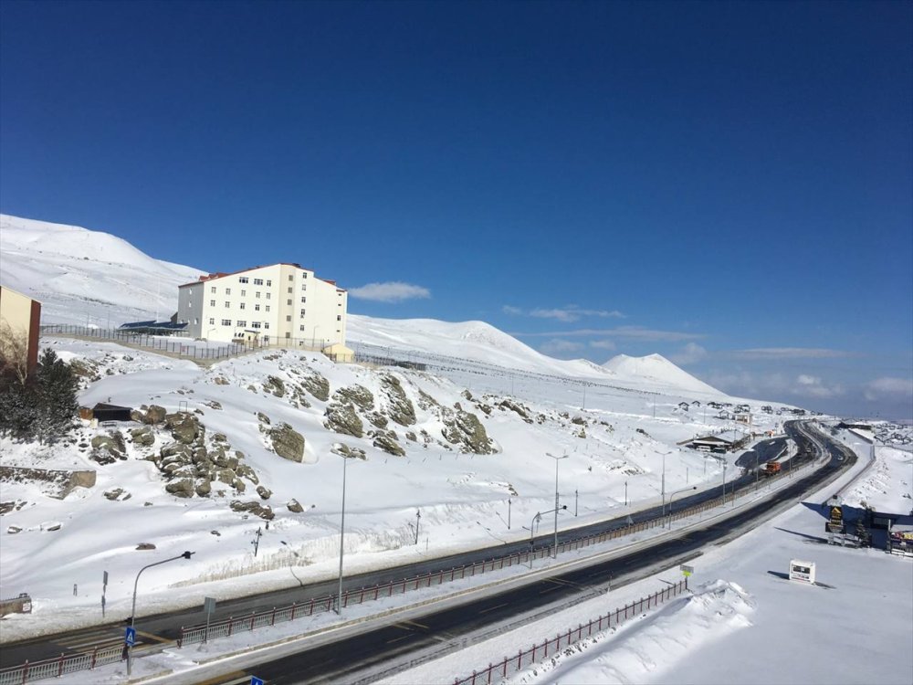Erciyes'te Kar Yağışı Etkili Oldu