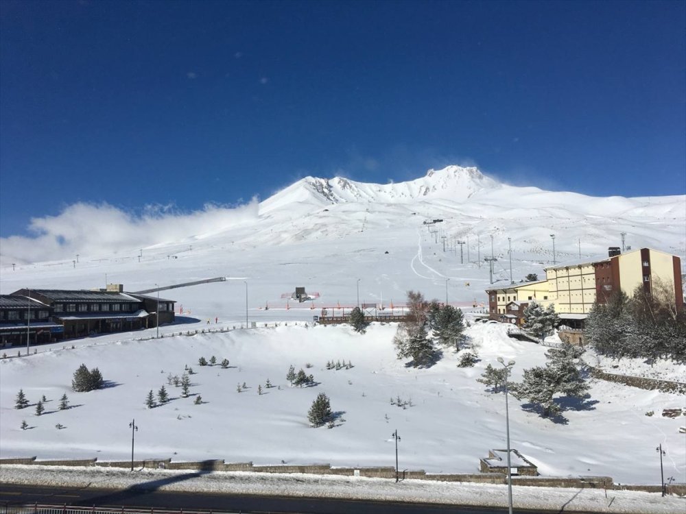 Erciyes'te Kar Yağışı Etkili Oldu
